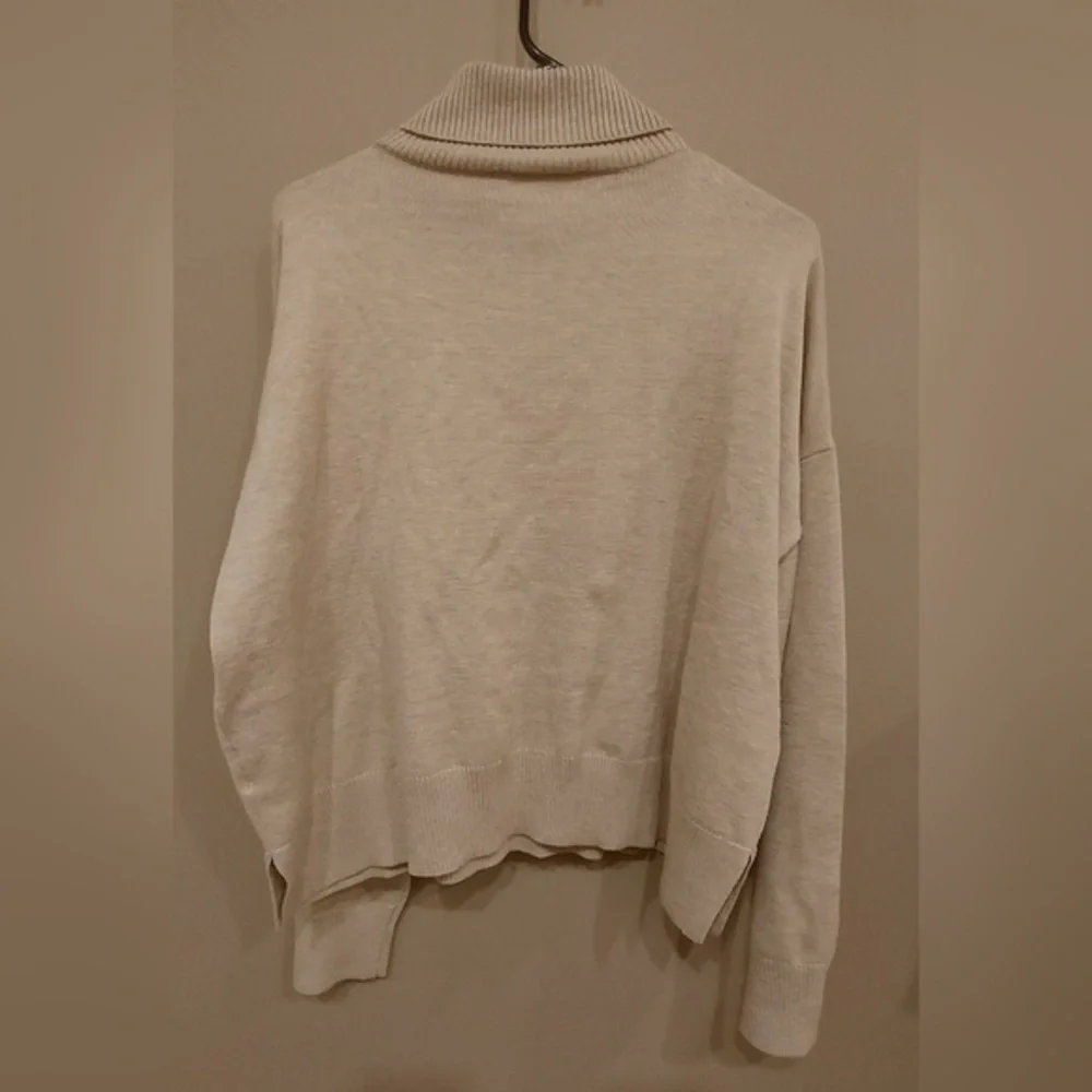 Sparkly Turtleneck Sweater with Cable Knit Design - Picture 2 of 8